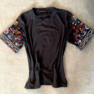 Black tshirt with embroidered sleeves from Shein